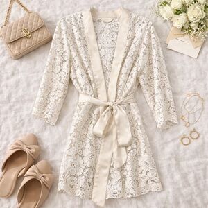 Soma Lace Robe in Cream and White, Women’s Size S/M, Excellent Pre-loved!